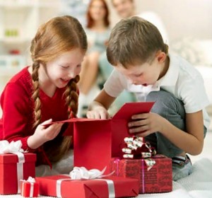 111_00000889f_cebd_orh100000w614_christmas-money-saving-tips-kids